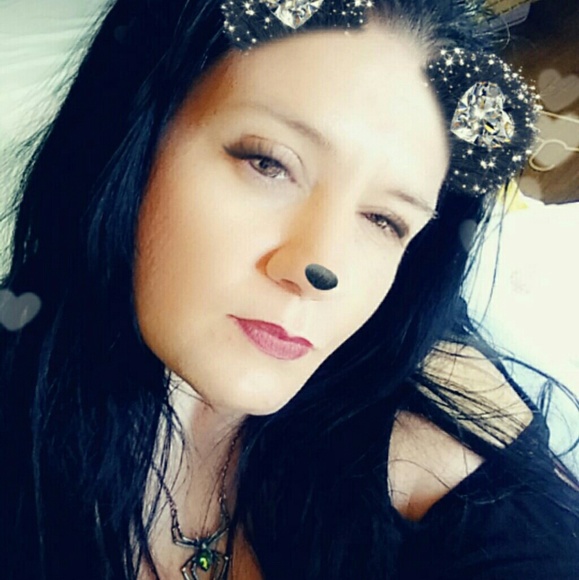 Meet your Posher, Jenny Mae. - Picture 2 of 8